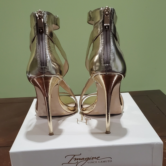 Vince Camuto Devin Sandal - Picture 3 of 8